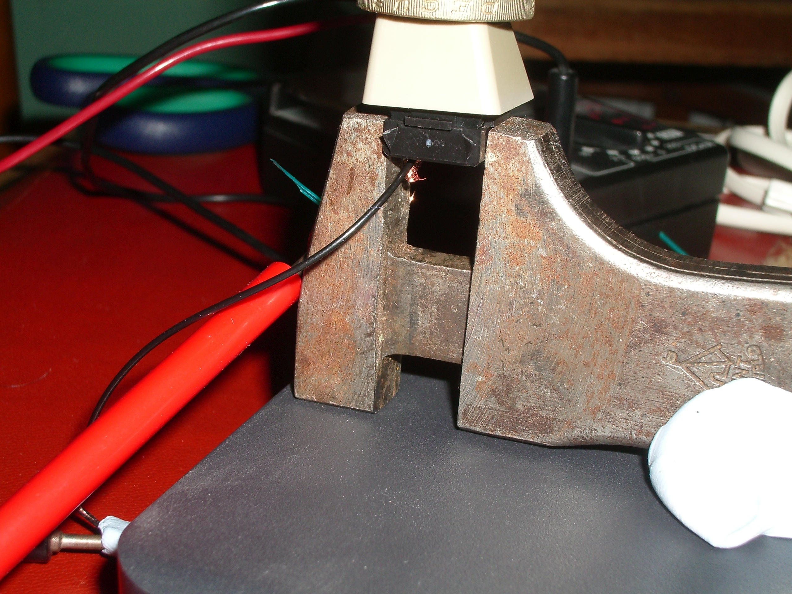 Blu-tack stabilised vice 2.jpg