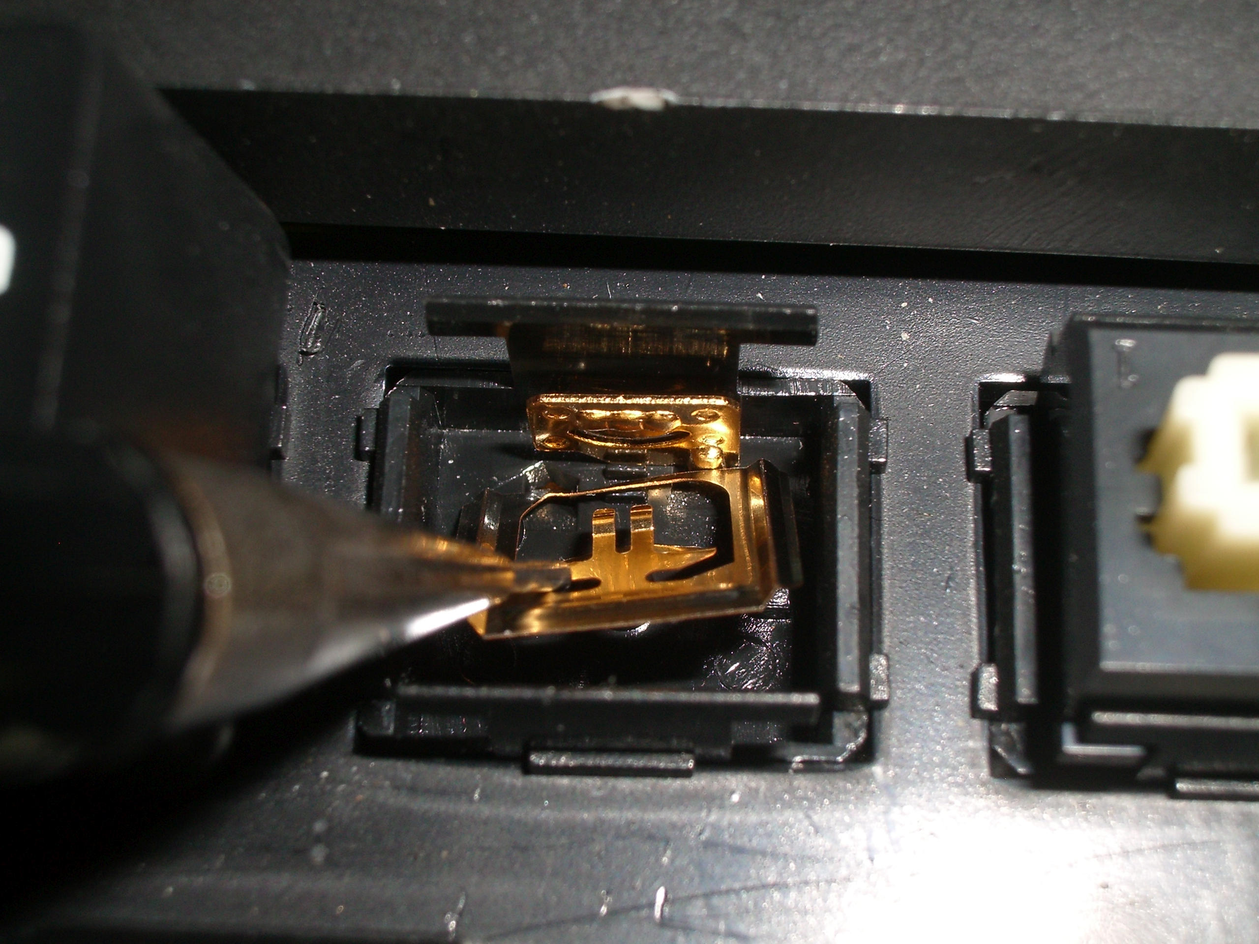 KPT KPT-84 switch contacts.jpg