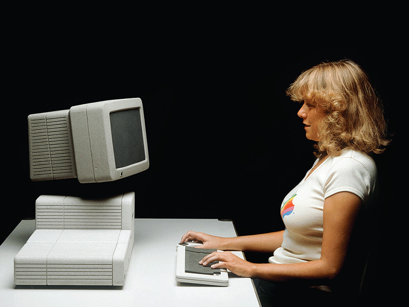 Draft for a modular Apple Lisa from Jahr 1982 | © Hartmut Esslinger und frog team/Arnoldsche Art PublishersIndechs-AppleDesigns-neverproduced-HatrmutEsslinger-FrogDesign