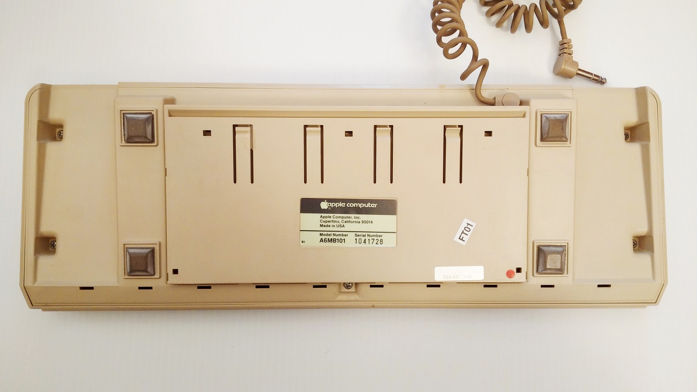 Apple Lisa keyboard - keyboard bottom