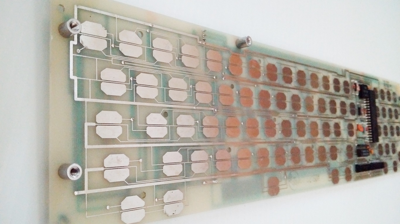 Apple Lisa keyboard - top circuit board angled