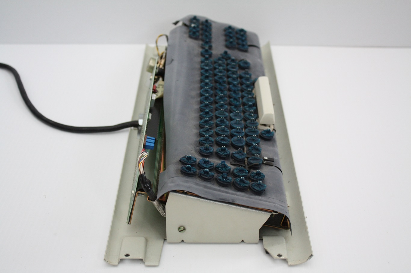 IBM Displaywriter - keyboard mechanism side