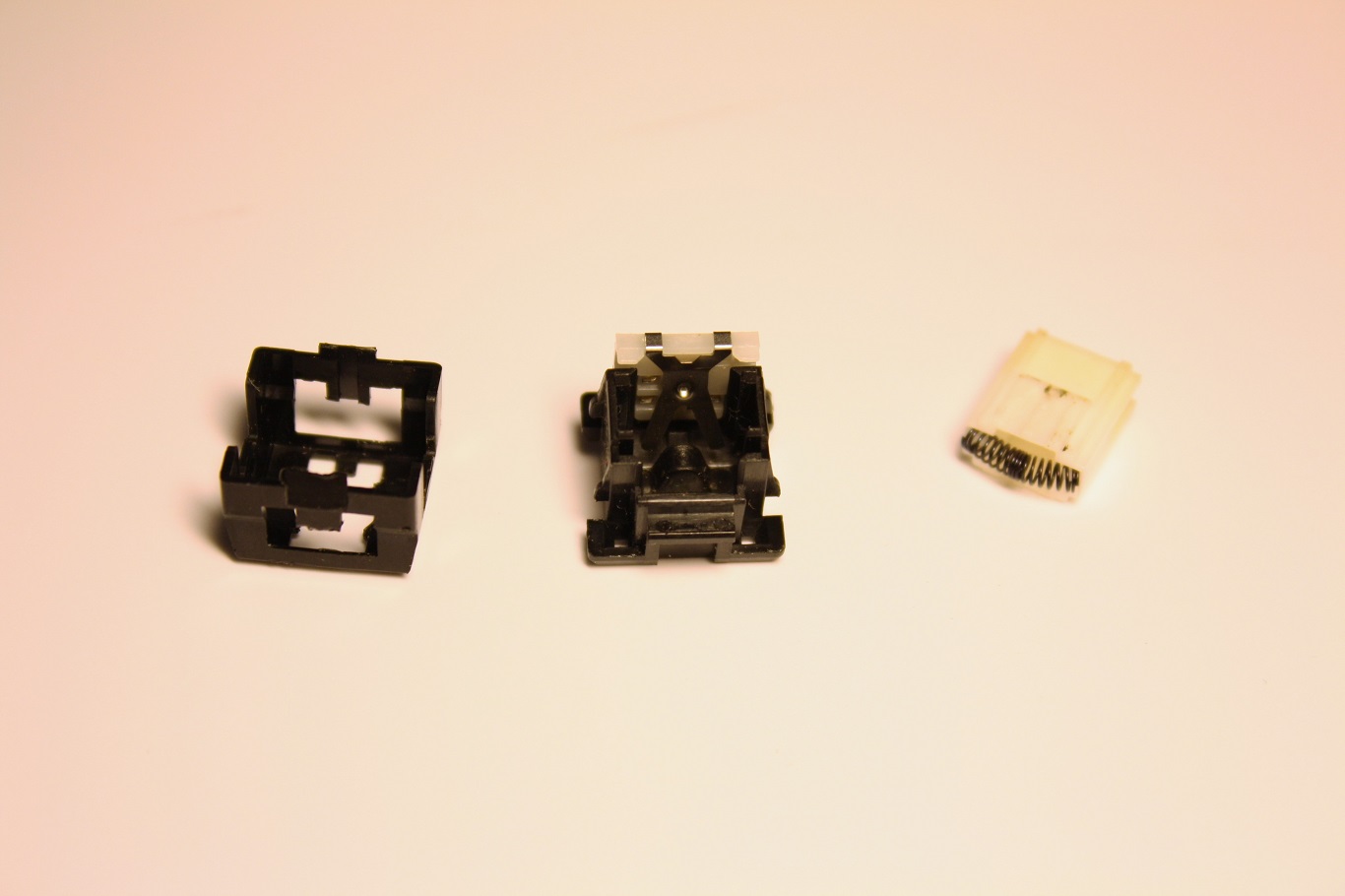 Amiga 1000 Mitsumi switch - key stem installed