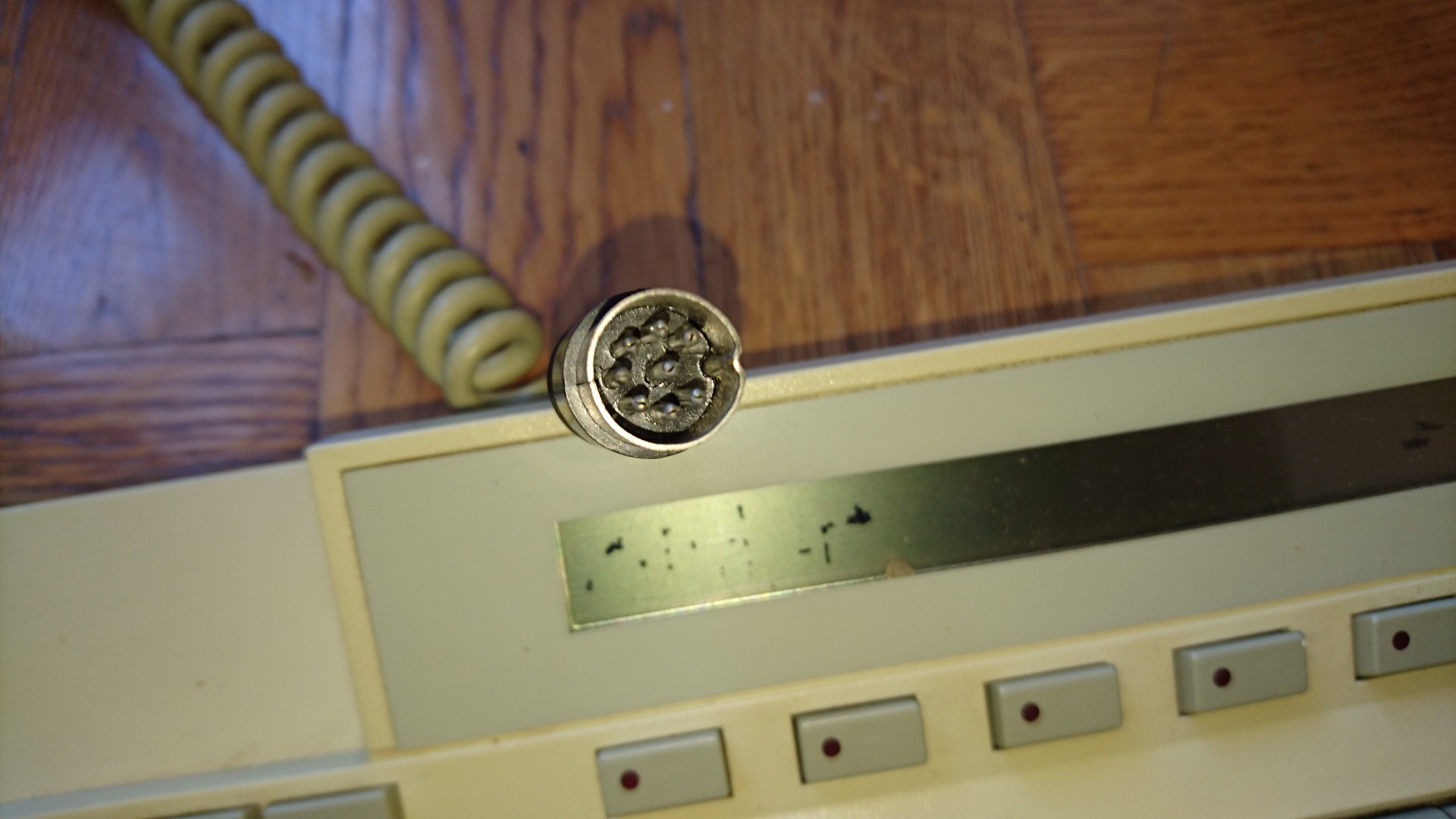 My Biggest problem with the keyboard though, as you can see the connector is a DIN-8 rather than a DIN-5 and i have no way of knowing whether the keyboard works or not. From what i heard though, it should be IBM Compatible. (If it belonged to a Xen-i rather than a normal Xen that is, i have no clue which one it is)