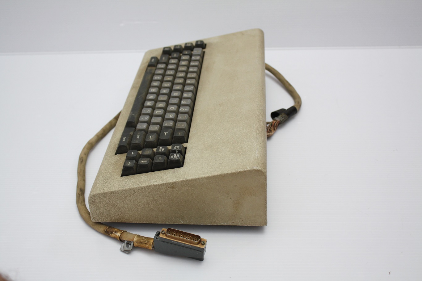 IBM 3277 typewriter keyboard - Dirty top view