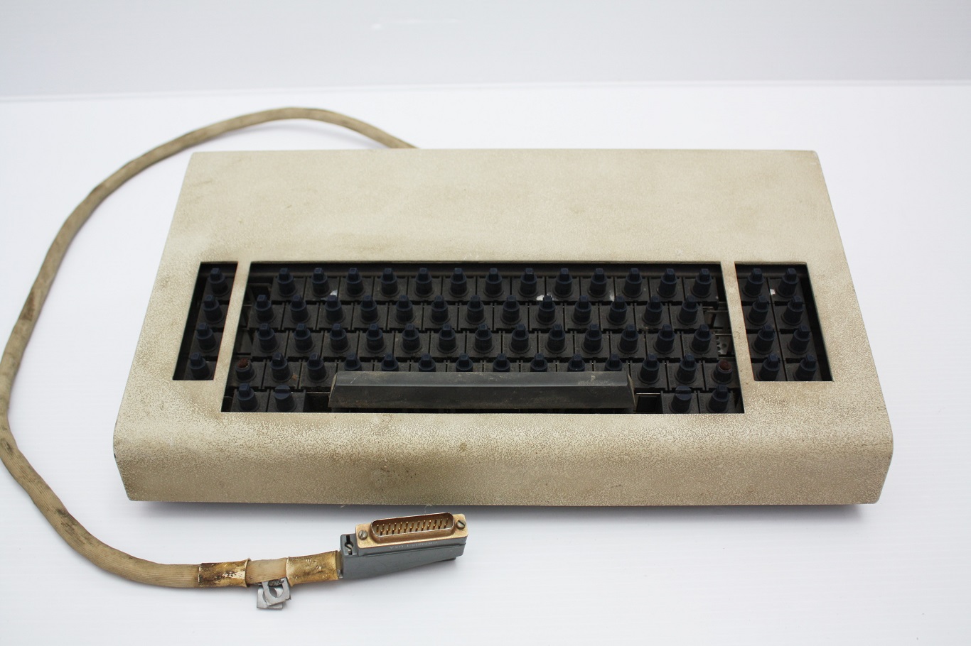 IBM 3277 typewriter keyboard - Dirty top view