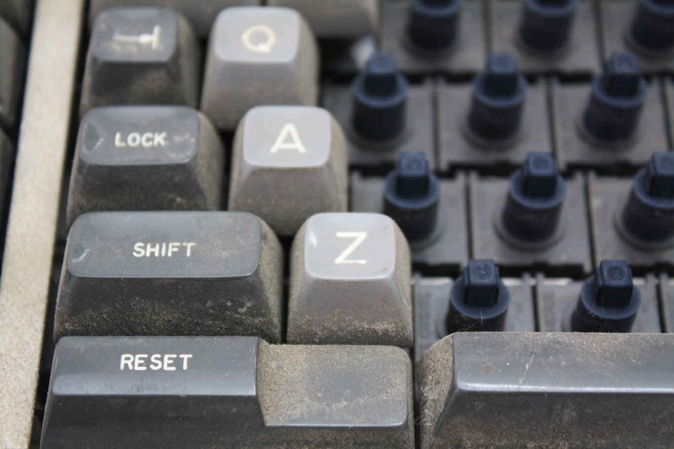 IBM 3277 typewriter keyboard - Dirty key cap view