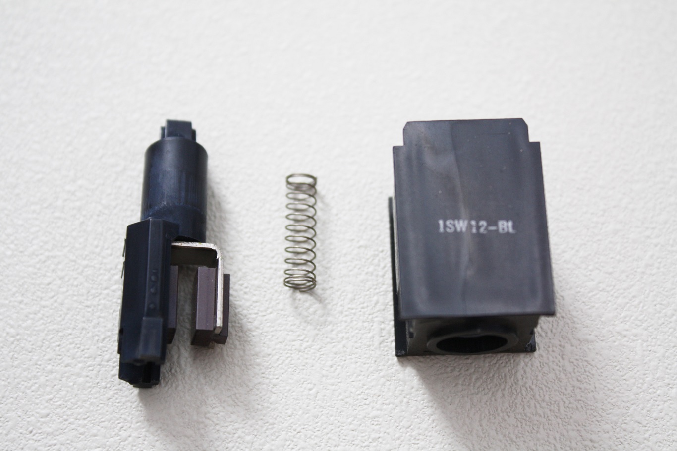 IBM 3277 typewriter keyboard - key switch taken apart.JPG