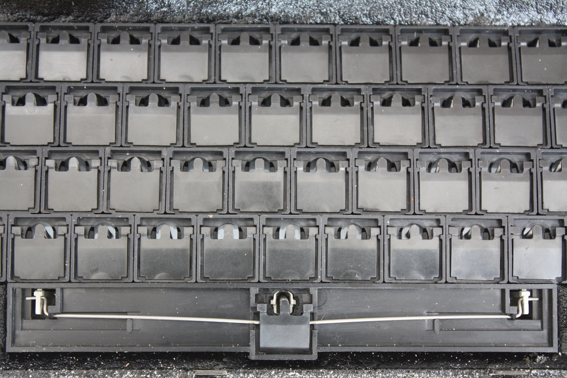 IBM 5322 - bottom barrel and hammers (notice the dimple on the tip?)