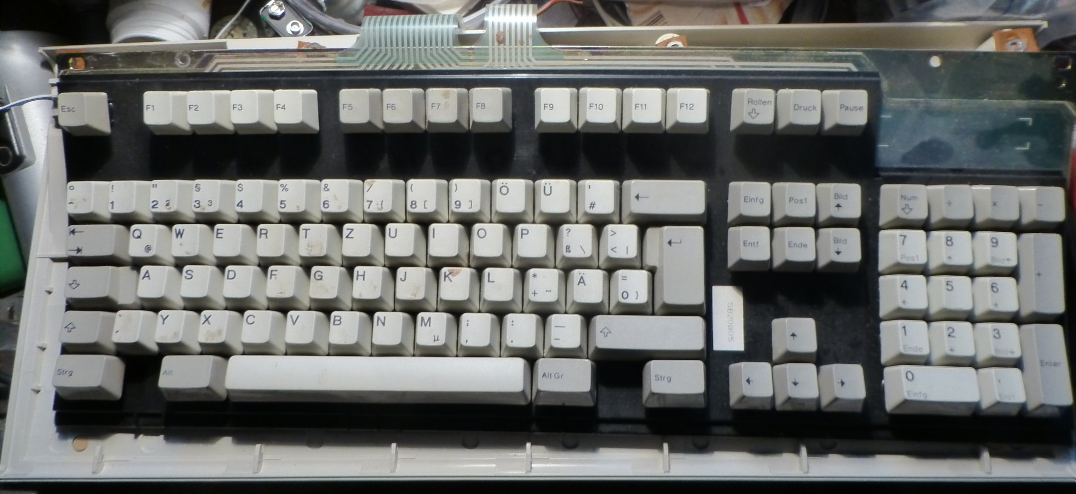 top of assembly seems in good shape (all keys work well mechanically)