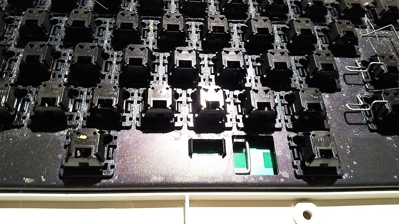 RT-101+ with multiple types of black clicky switches