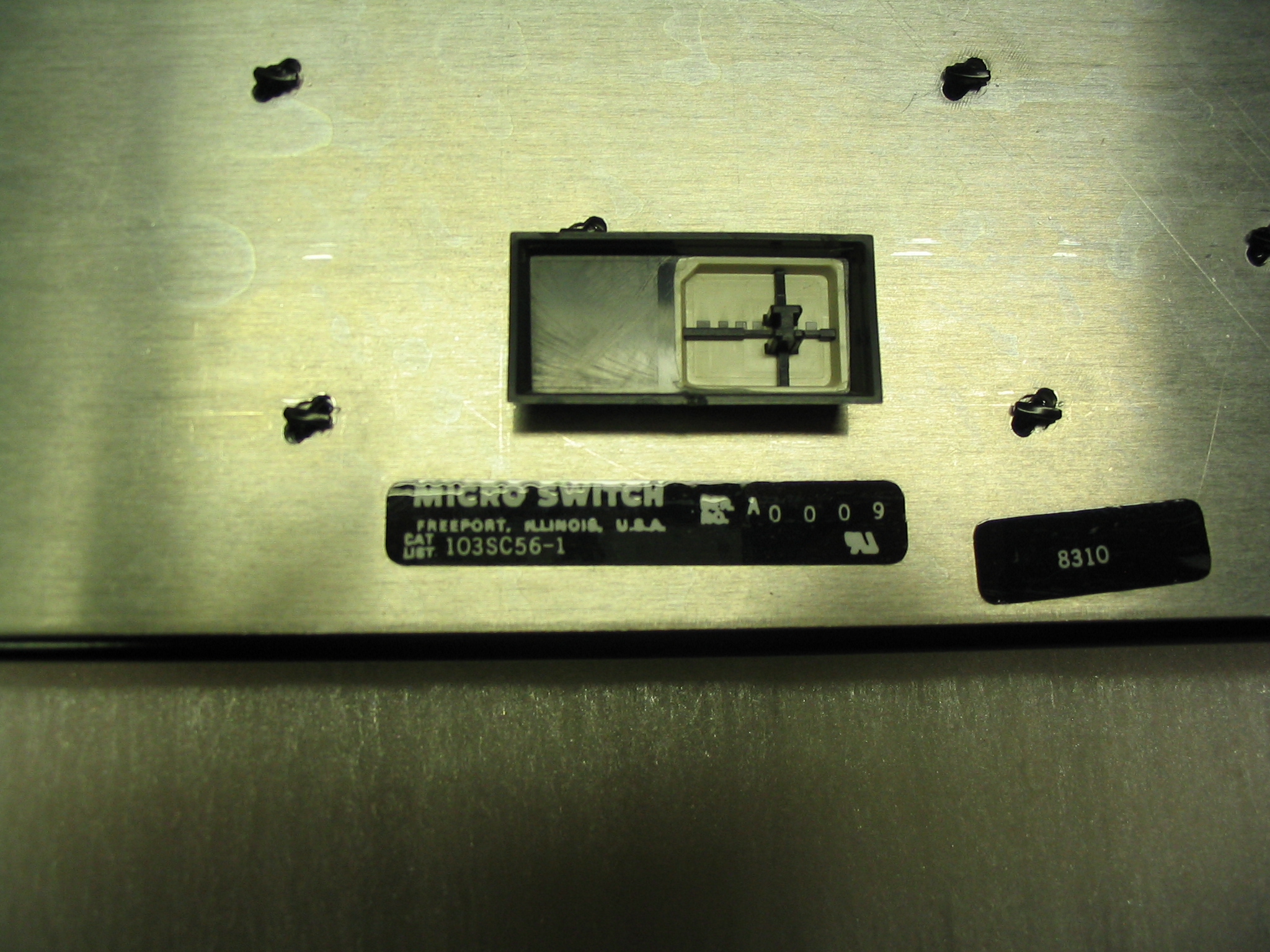 Here's that removed charcoal "0" key showing the neat molding of the cream/ivory/off-white text.