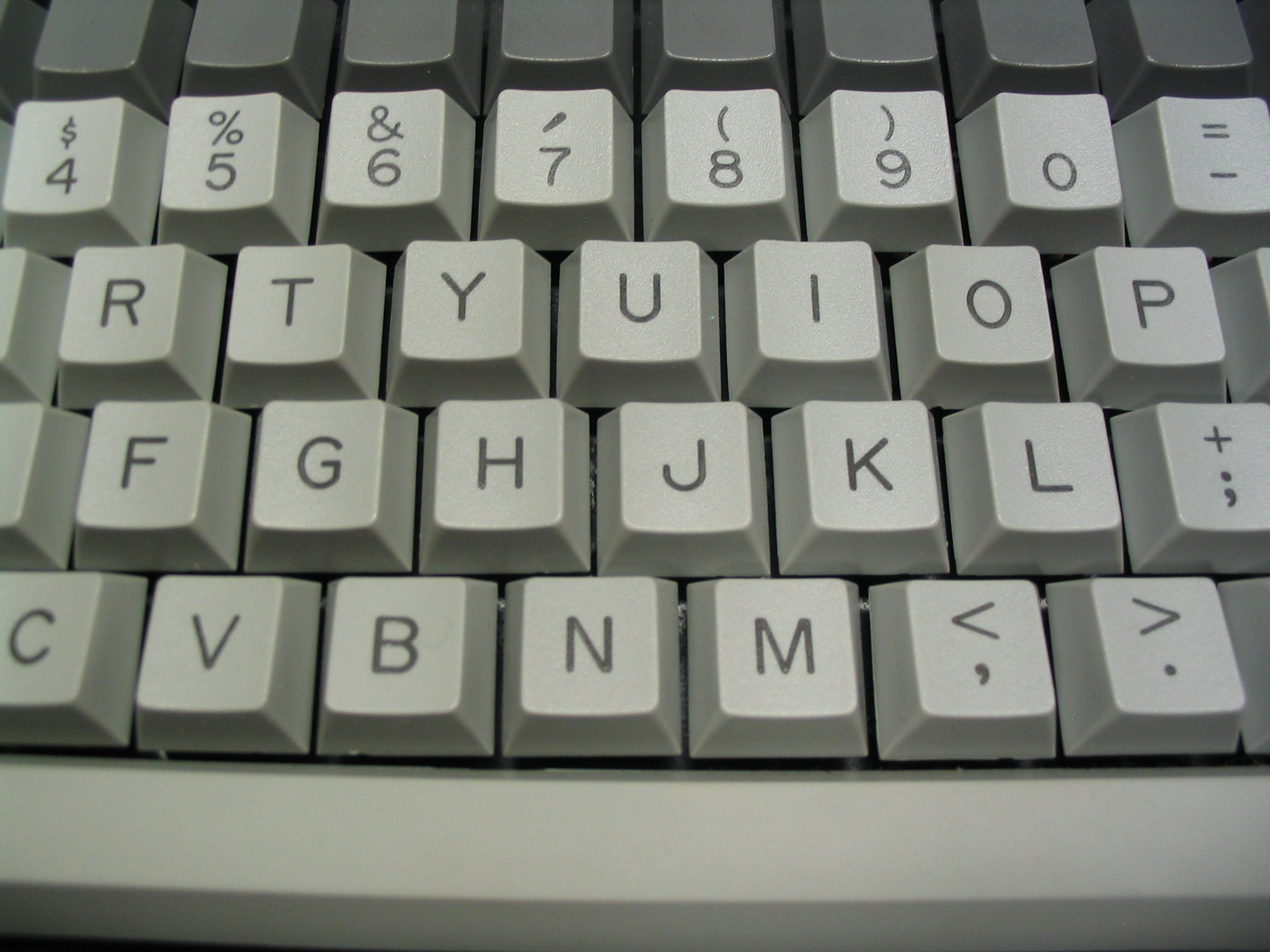 I like the clear large keycap characters. The keys themselves are made of some kind of somewhat pliable and textured plastic, much less "brittle" than the e.g. Northgate's keycaps, but not rubber, IDK what it is, feels almost PVC-ish, but PVC would be too soft, wouldn't it?