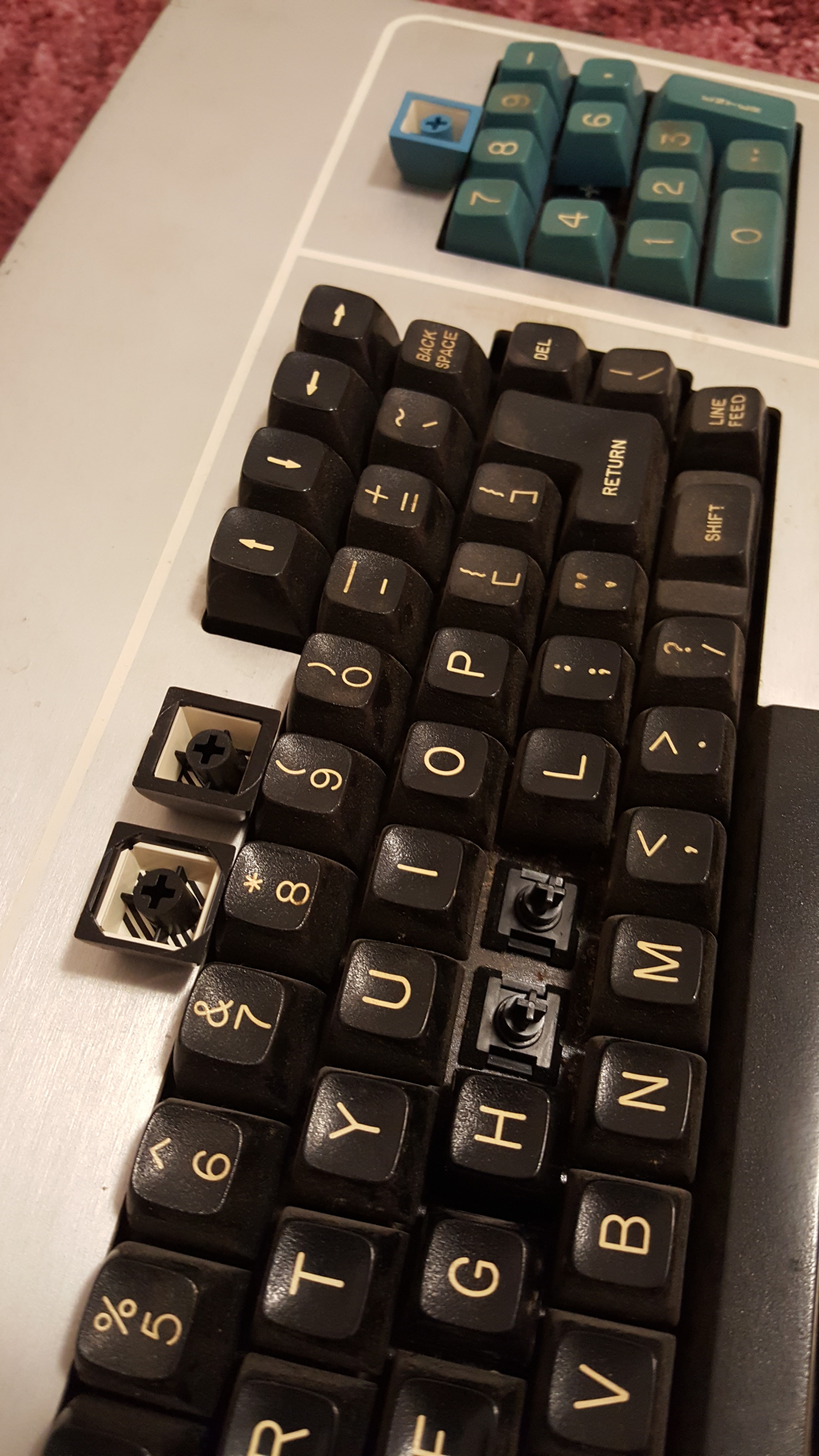 Difference in cap thickness is only present on the deeply scooped J and F keys, as seen here.