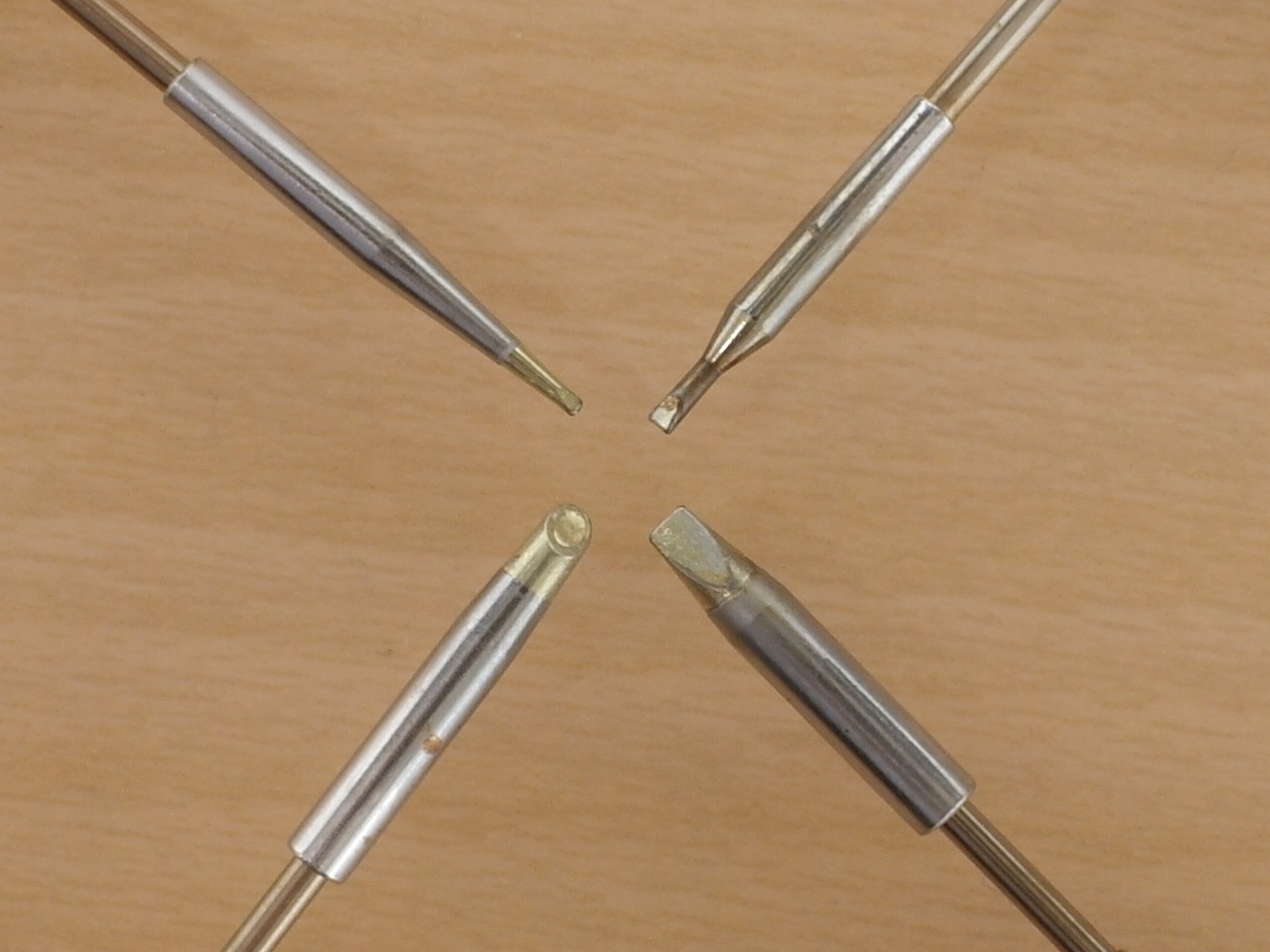 Weller soldering tips close-up, 0.8x0.4mm, 1.2x0.4mm, 2.0x0.4mm, and a "gull wing" tip for drag soldering.