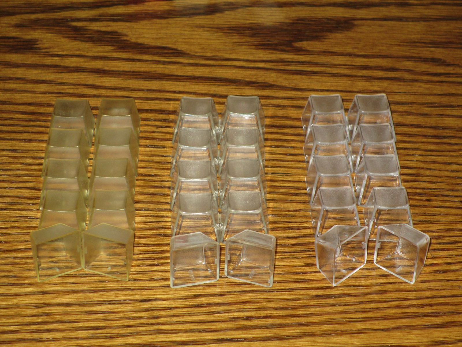 From left to right: 10 clear original keycaps; 10 ¿old stock IBM keycaps?; 10 new stock Fentek keycaps.