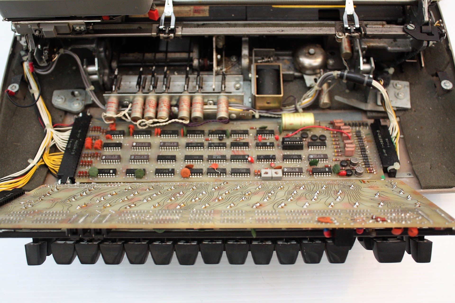 Front view with keyboard folded out