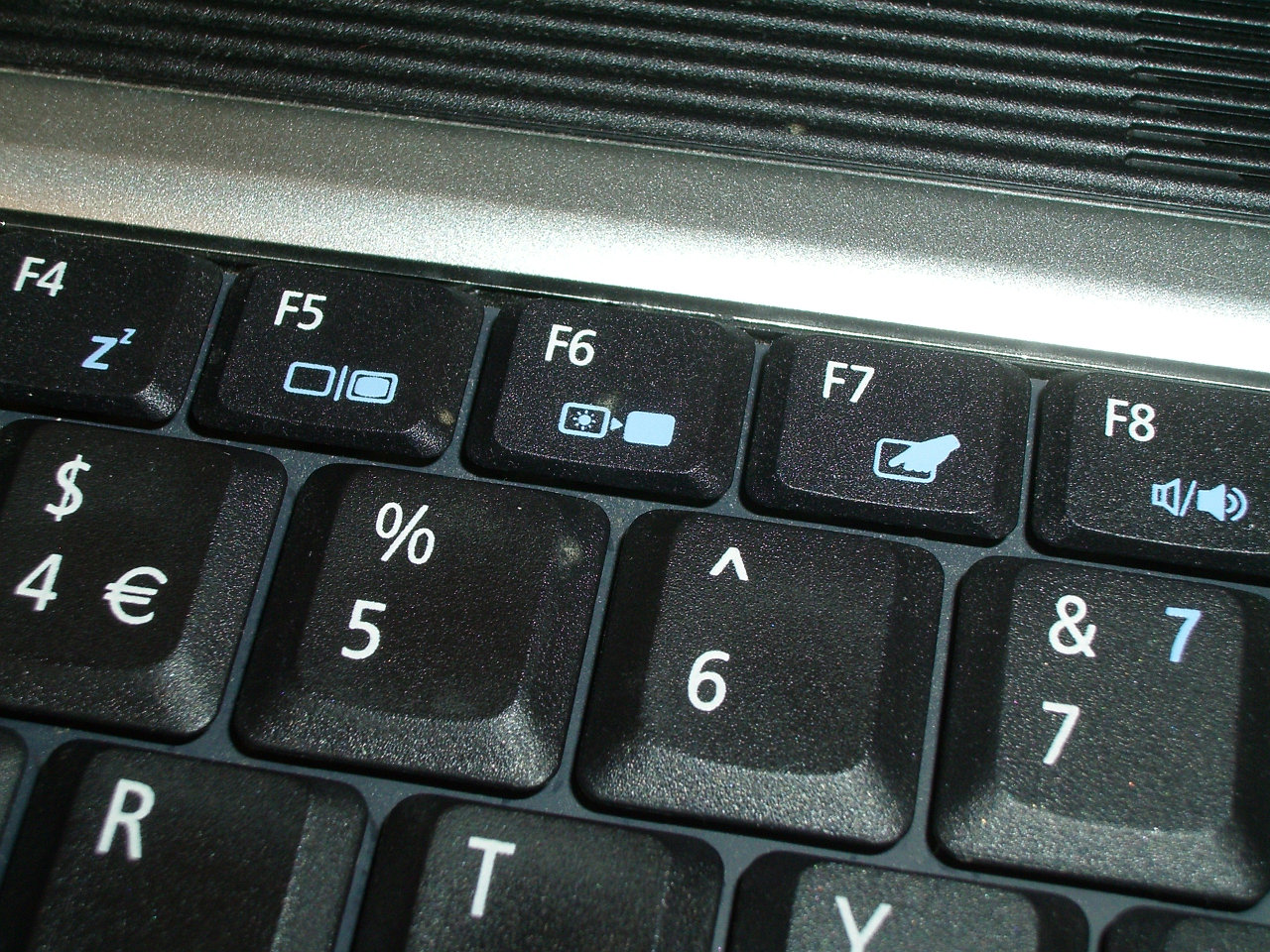 Finely-detailed, bright colour legends on an Acer Aspire 1362LC notebook.