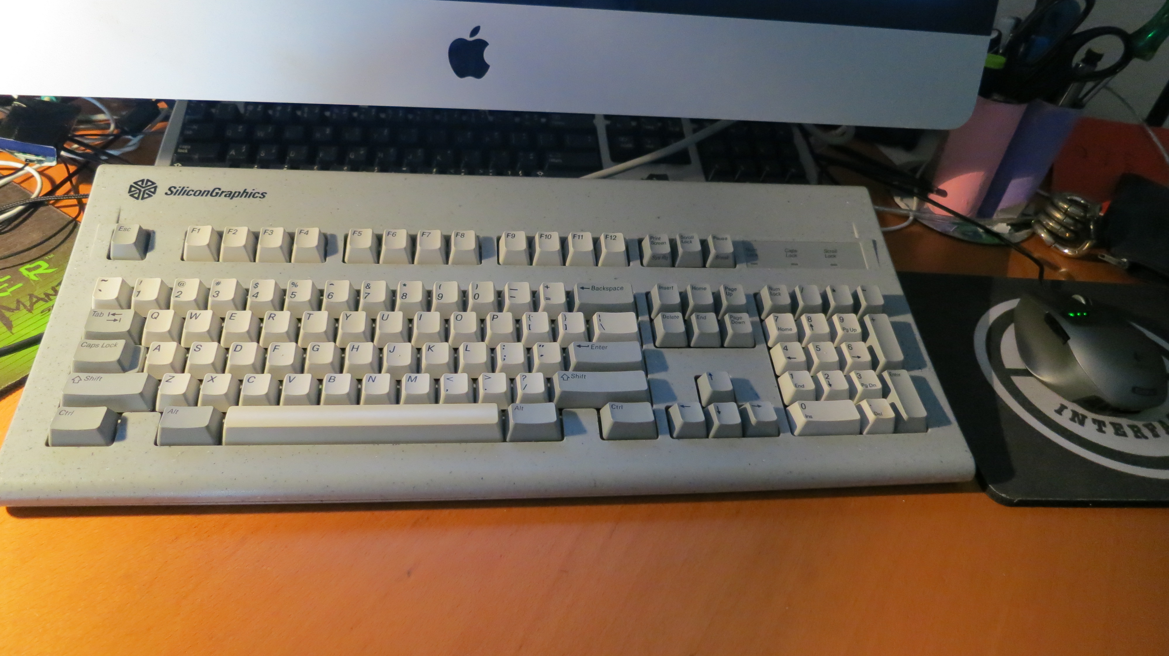 The result. Happily clicking away on it, and that quiet spacebar is very nice!