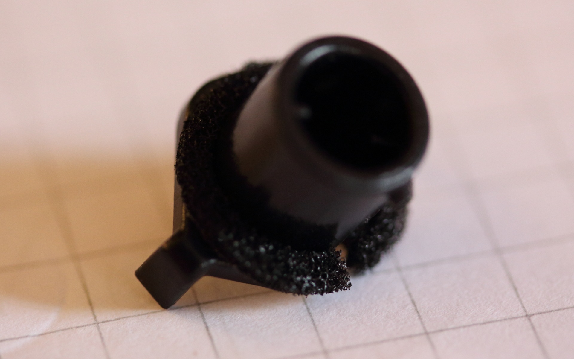 Fashionable hammer wearing a foam ring