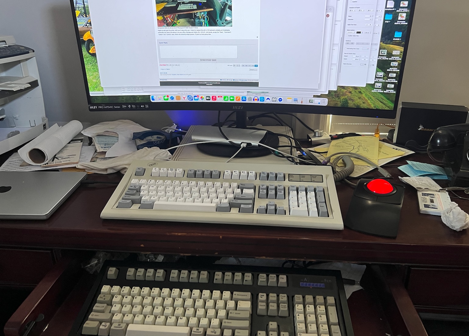 desk 1.jpg